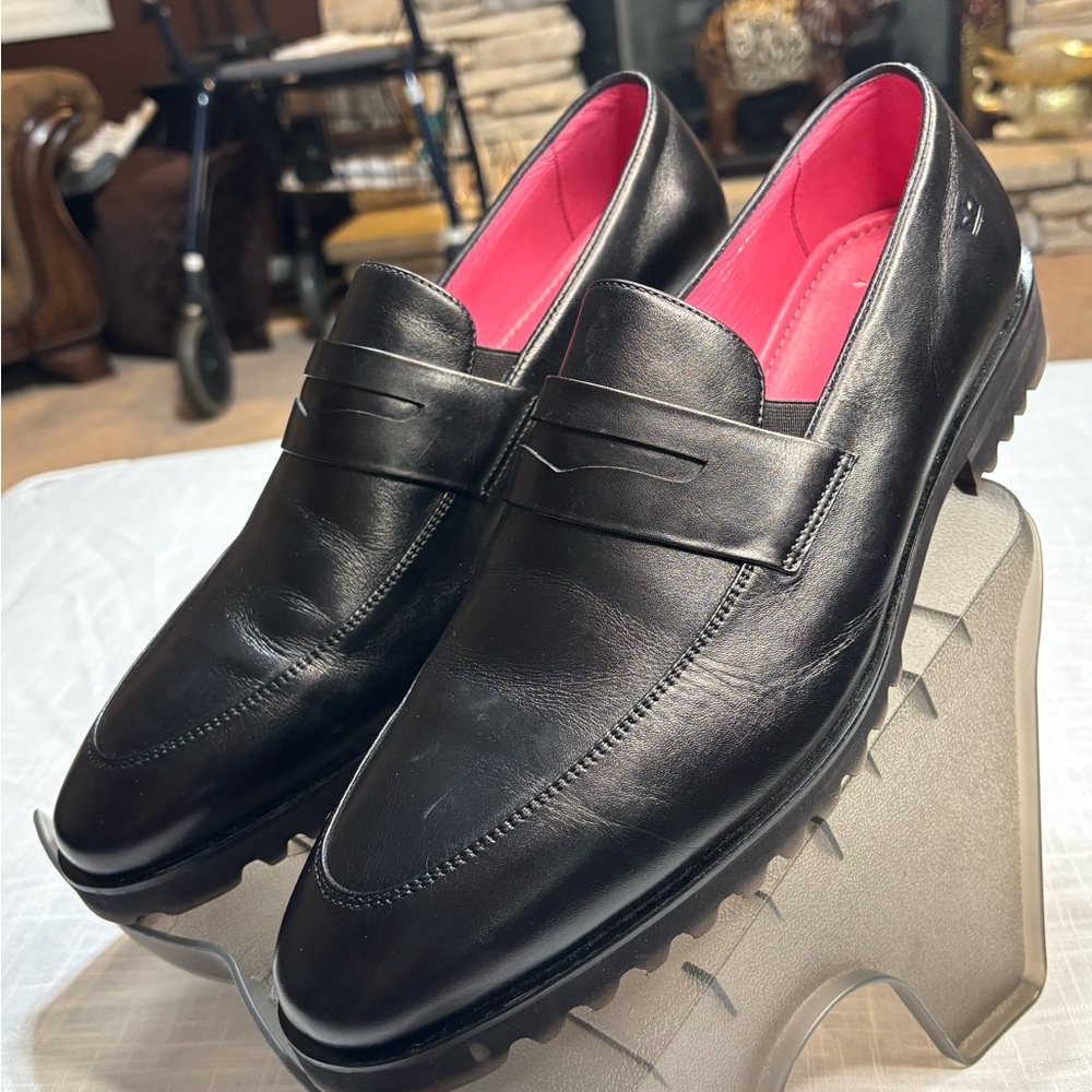 Elegant Black Leather Men's Loafers with Pink Interior